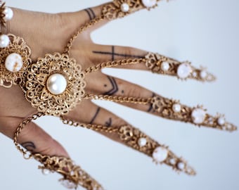 Gold Fingers Jewellery, Gold Bracelet, Nails Jewellery, Nails Design, Filigree Jewellery, Gold Fingers, Ring, Gold Ring, Photoprops