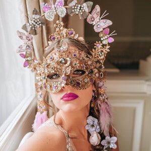 Butterfly Masquerade Mask, Elegant Gold Mask with Crystals and Butterflies for Masquerade Balls, Weddings, Festivals & Costume Events
