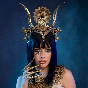 Couronne à cornes Cléopâtre, diadème d&#39;Halloween, casque de déesse égyptienne, couronne de halo en cristal doré, diadème de perles, déguisement d&#39;Halloween