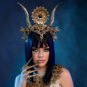 Cleopatra Necklace, Egyptian Jewelry, Gold Statement Collar, Goddess Costume Accessory, Halloween Cleopatra Jewelry, Cleopatra costume