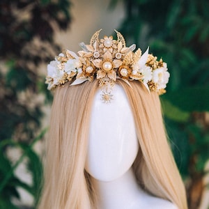 Beige Flower Crown Flower Tiara Celestial Gold Wedding Headpiece Headband Fairy White Flower Wedding Crown Boho Bride Crystal Crown