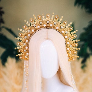 Gold Halo Crown, Pearl Bridal Tiara, Celestial Headpiece, Regal Wedding Crown, Bohemian Festival Tiara, Luxury Halo, Goddess Headpiece