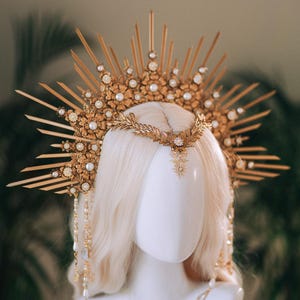Radiant Sun Halo Crown, Gold Headpiece, Celestial Goddess Crown, Boho Festival Crown, Bridal Halo, Costume Headpiece, Divine Sun Crown