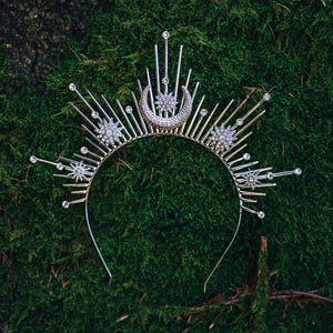 Celestial Halo Crown: Silver Moon Star Brudhuvudbonad, Fantasy Bröllopspannband bild 6
