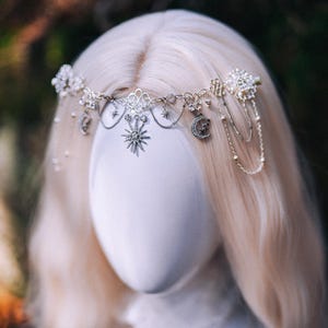 Celestial Halo Crown: Silver Moon Star Brudhuvudbonad, Fantasy Bröllopspannband bild 16