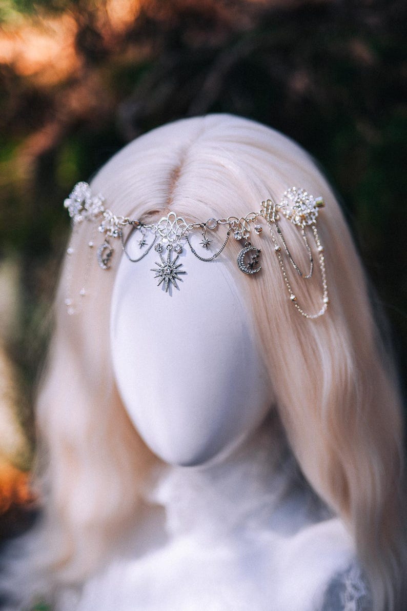 Celestial Halo Crown: Silver Moon Star Brudhuvudbonad, Fantasy Bröllopspannband bild 16