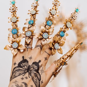 Blue Finger Claw 1 piece, Gold Bracelet, Nails Jewellery, Halloween, Filigree Jewellery, Gold Fingers, Sugar skull, Photo props, Jewellery image 3