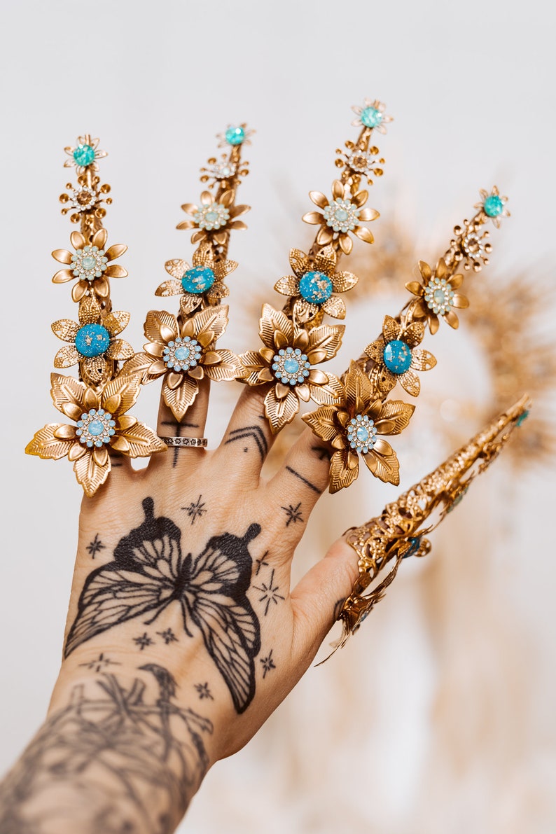 Blue Finger Claw 1 piece, Gold Bracelet, Nails Jewellery, Halloween, Filigree Jewellery, Gold Fingers, Sugar skull, Photo props, Jewellery image 3