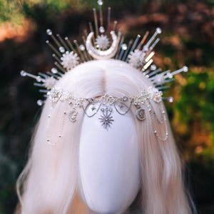Celestial Halo Crown: Silver Moon Star Brudhuvudbonad, Fantasy Bröllopspannband bild 18