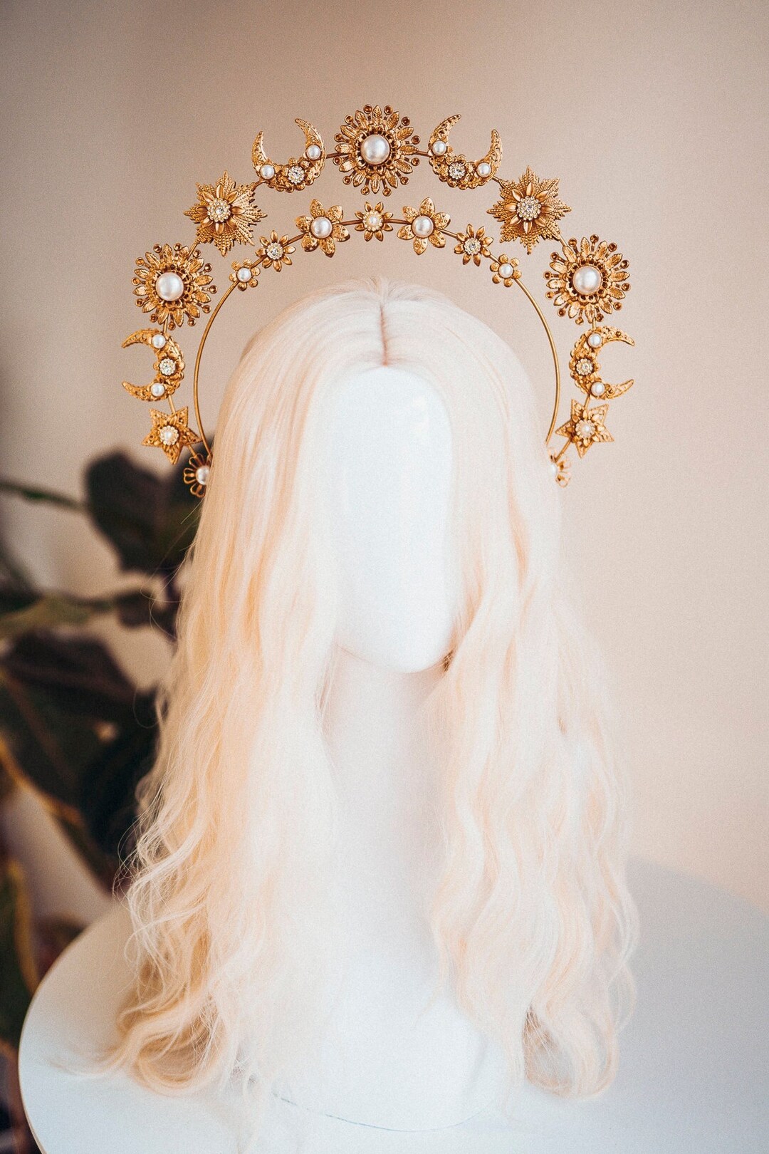 thumbnail interactive-video image 1 of Star Halo Crown Moon Goddess Crowns Mary Halo Headbands Gold Sunburst Headpiece For Women Girls 1 of 11