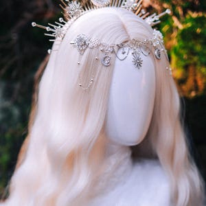 Celestial Halo Crown: Silver Moon Star Brudhuvudbonad, Fantasy Bröllopspannband bild 12