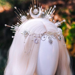 Celestial Halo Crown: Silver Moon Star Brudhuvudbonad, Fantasy Bröllopspannband bild 15