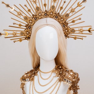 Celestial style wedding crown and necklace