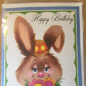 Cartão de 'Feliz Aniversário' EXTREMAMENTE RARO Vintage/Retro por volta dos anos 1960 - Coelho fofo usando um design Pinny - Verso doce - Amigo amoroso retrô