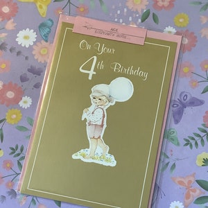 RARO E FAVOLOSO Biglietto vintage/retrò degli anni '70 "Per il tuo 4° compleanno" con un ragazzo carino che stringe un palloncino - Biglietto nostalgico/Kitsch