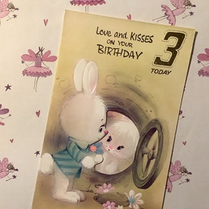 RARE Vintage Circa 1970er Jahre 'Love and Kisses on your Birthday 3 Today' Vierfache Karte - ADORABLE Kaninchen-Design -Innen dekoriert - Karte zum Aufbewahren