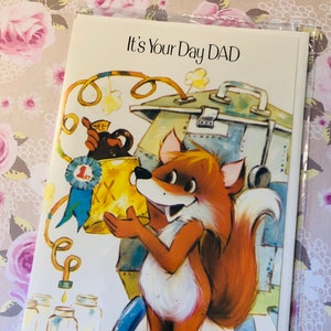 Cartão de aniversário EXTREMAMENTE raro Vintage/Retro por volta dos anos 60 'It's Your Day DAD' - Fox ganhando o primeiro prêmio por seu design Moonshine/Home Brew!