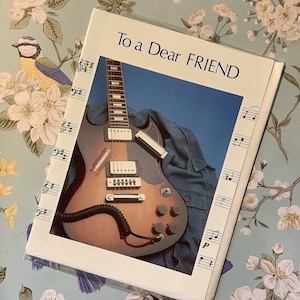 ZELDZAME echte vintage jaren '80 'To a Dear Friend' leuke retro fotoverjaardagskaart met een gitaar - gitarist - muziekliefhebber - nostalgie
