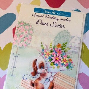 RARO por volta dos anos 1970, vintage/retro, sem uso, 'Desejos especiais de aniversário, querida irmã', design de cachorro super fofo/retro - verso doce - cartão de amante retrô