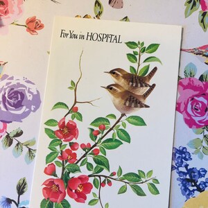 RARE vintage/rétro des années 1960 « Pour vous à l'hôpital » superbe conception d'oiseau Get Well Soon carte - doux, vers sentimental - carte vintage/amoureux des oiseaux