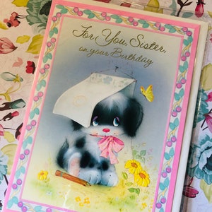 RARO circa anni '70 Vintage/Retro inutilizzato "Per te, sorella per il tuo compleanno" Carino/Retro Cane e Farfalla Design Dolce Versetto - Retro/Carta per amanti dei cani