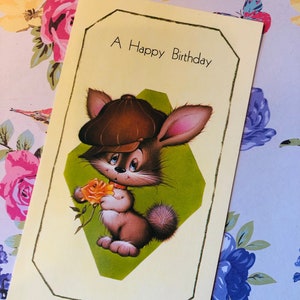 Raro vintage/retro não utilizado por volta de 1970 'Um feliz aniversário' - cartão de aniversário fofo, gato kitsch segurando um desenho de flor - amigo amoroso retrô/gato