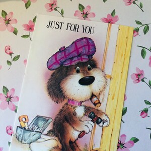 Cartão de aniversário RARO Verdadeiro Vintage/Retro por volta dos anos 1970 'Just For You' com lindo design de cachorro 'Carpenter' de Rikki - Sweet Verse - Cartão de fã retrô
