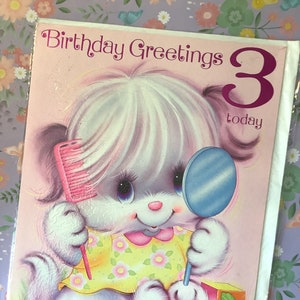 RARO Grande Vintage/Retro Circa 1980s ADORÁVEL Cartão 'Birthday Greetings 3 Today' - Design Bonito e Kitsch de Cachorro Branco - Cartão de Adereço de Filme/Teatro