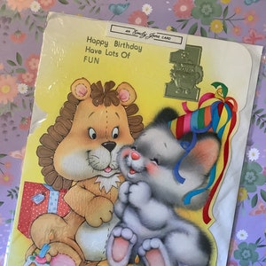 RARO Grande Vintage/Retro Circa 1970s 'Feliz Aniversário, Divirta-se' Cartão de 1º Aniversário - Design Bonito e Kitsch de Gato e Leão - Cartão de Aniversário Divertido