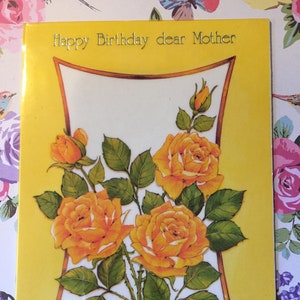 Cartão frontal de plástico extremamente raro, vintage, por volta de 1960, 'Feliz aniversário, querida mãe' - Design de rosas deslumbrante e verso sentimental