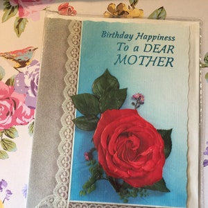 Zeldzame ongeschreven Vintage Circa 1960s verjaardag geluk aan een lieve moeder kaart PRACHTIGE rode roos ontwerp sentimentele vers bloemen liefhebbende moeder