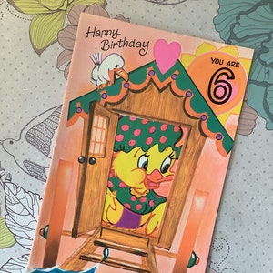 Cartão RARO Vintage/Retro por volta de 1960 'Feliz aniversário, você tem 6' Cartão bonito com design de patinho recortado com doce saudação - Kitsch colecionável