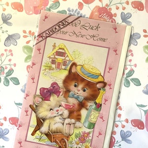 Cartão RARO Vintage/Retro por volta dos anos 1970 'Boa sorte em sua nova casa' com design de casal 'comemorando' de gato fofo - Saudação simples - Amante vintage