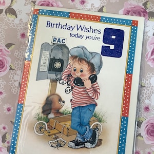 ZELDZAME vintage/retro kaart 'Verjaardagswensen vandaag, je bent 9', circa jaren 1970 - Leuke jongen en hond met een kapot houten karontwerp - Nostalgische kaart