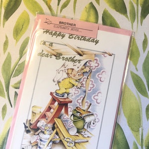 RARO Vintage Circa 1970s 'Feliz Aniversário para um querido irmão' - Design divertido e decorador de Robert Nixon - Cartão retrô, nostálgico e amoroso para irmão