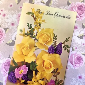 RARE Vintage Circa 1960s IMPRESIONANTE tarjeta de cumpleaños 'Para una querida abuela' - Bonita tarjeta de foto floral - Hermoso verso - Nostálgico