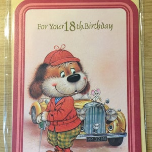 Cartão RARE Vintage/Retro Circa 1970 'For Your 18th Birthday' - Kitsch/Super Fofo 'Country Gent', design clássico de carro e mouse - Ventilador retrô
