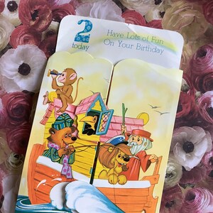 Raro vintage por volta de 1980 '2 hoje divirta-se muito no seu aniversário' cartão stand-up tridimensional bonito design de arca e animais - cartão vincado