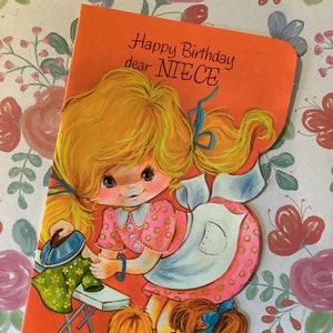Cartão RARO Vintage/Retro por volta dos anos 1960 'Feliz Aniversário, querida Sobrinha' - Menina Super Fofa Fazendo o Design de engomar - Sobrinha Amorosa Kitsch - Verso Doce