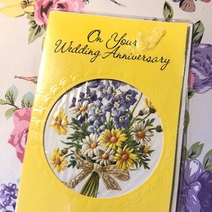 RARA carta vintage/retrò degli anni '60 inutilizzata 'Per il tuo anniversario di matrimonio' - Design grazioso bouquet floreale - Una carta da custodire - Versetto dolce