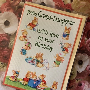 RARE carte vintage des années 1980 « À vous, petite-fille avec amour le jour de votre anniversaire » Lapins mignons Design par Gill - Décoré à l'intérieur et doux vers