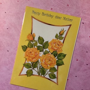 Cartão frontal de plástico extremamente raro, vintage, por volta de 1960, 'Feliz aniversário, querida mãe' - Design de rosas deslumbrante e verso sentimental