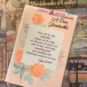 RARO Vintage Circa 1970s 'Deseos de cumpleaños para una querida abuela' Tarjeta - Hermoso diseño floral y verso fuerte de paciencia encantadora - Tarjeta para guardar