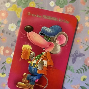 Cartão raro vintage/retro por volta dos anos 1970 "No aniversário do meu querido marido" - Design retrô de rato bebendo cerveja - Marido retrô/amante de cerveja - Verso fofo