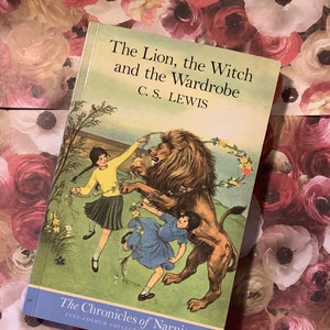 Vintage 1998 &#39;The Lion, the Witch and the Wardrobe&#39; Book in Paperback by C.S. Lewis - The Chronicles of Narnia Book 2 - Full-Colour Edition