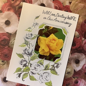 ZELDZAME PRACHTIGE originele vintage circa jaren 1970 met liefde, lieve vrouw, op ons jubileum gele roos fotokaart zoet vers en binnenkant versierd