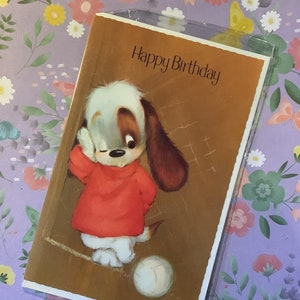 Cartão RARO Vintage/Retro Circa 1970s 'Feliz Aniversário' - Design Fofo de Cachorro Jogando Futebol - Cartão Retro/Vintage Amante Amigo/Parente