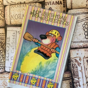 Cartão RARO de aniversário de 18 anos, vintage, da década de 1980 - Urso kitsch/superfofo com design de caiaque - Cartão divertido e retrô para um amante de caiaque