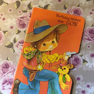 Cartão Vintage/Retro EXTREMAMENTE RARO, por volta de 1960, 'Desejos de aniversário, querido filho' - Design de cowboy fofo - Filho amoroso retrô/ocidental - Verso doce - Kitsch