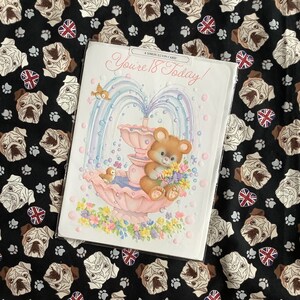 RARO Grande Vintage/Retro Circa 1980s 'Você tem 18 anos hoje!' Cartão de aniversário com ADORÁVEL design de urso e fonte com toque de glitter - Nostalgic